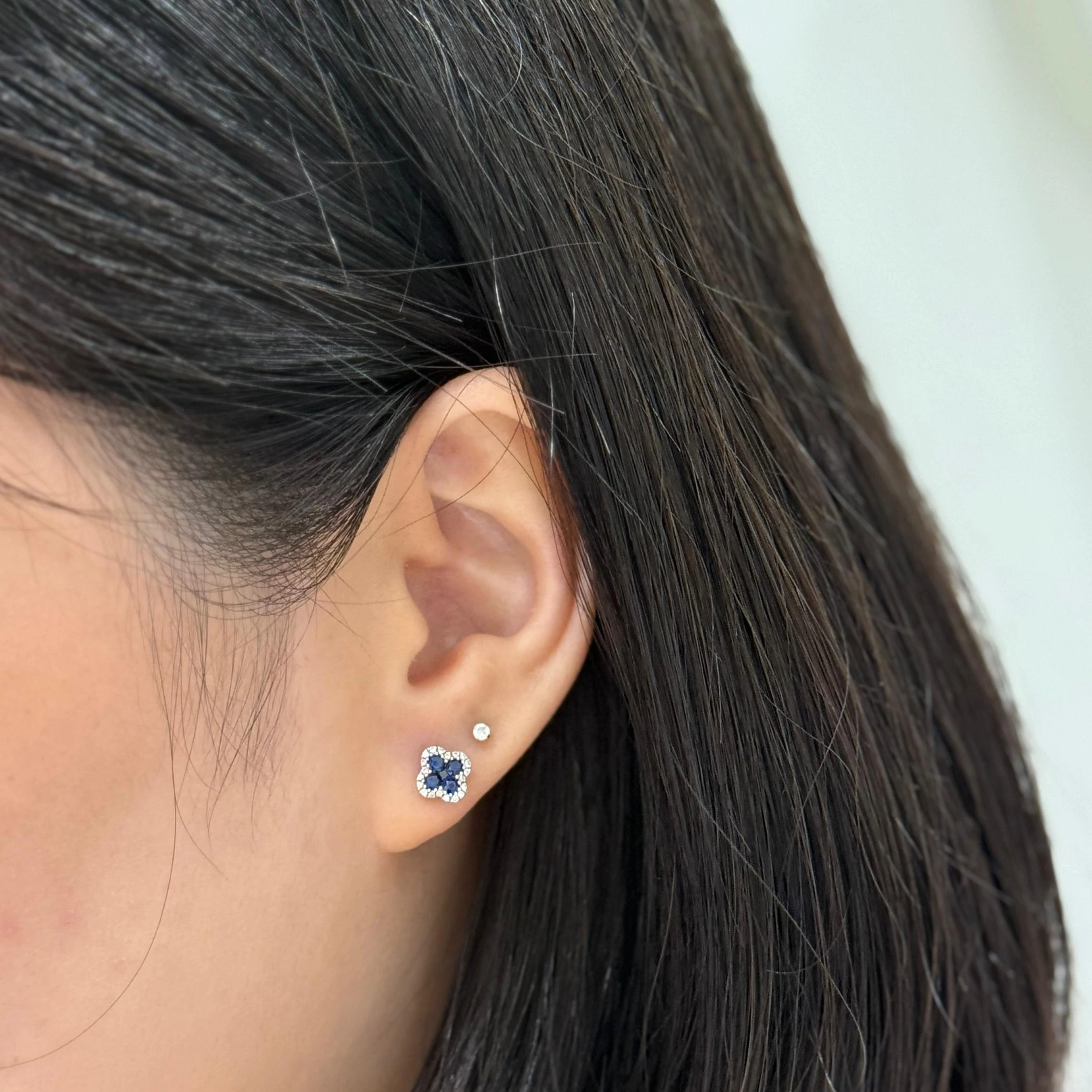 Small clover blue sapphire earrings
