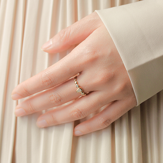 Bezel pear diamond ring